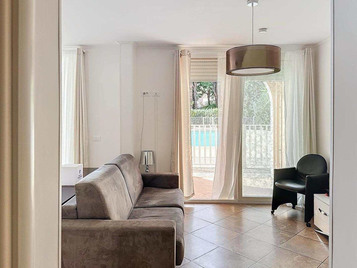 Direct Monaco 2 Pieces Devant Piscine 博索莱伊 外观 照片